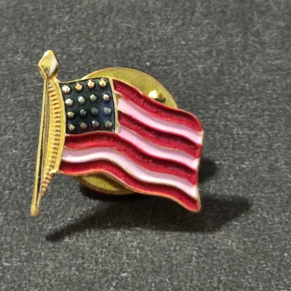 Vintage, Gold Plated 16 Stars Seven Stripes Flag Lapel Pin Okay Condition